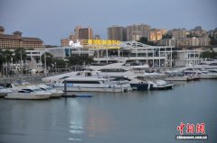 海南三亚多部门联合防台风“剑鱼”